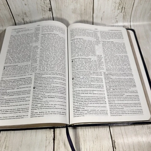 Andrews Study Bible NKJV 2010 Andrews University Press Dark Blue Light Wear - Picture 13 of 16